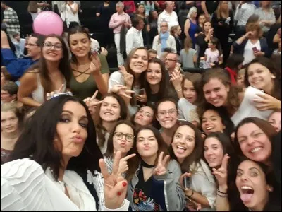 Lesquelles de ces chansons sont dédiées à ses fans ?