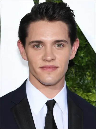 Comment s'appelle l'acteur qui incarne Kevin Keller ?