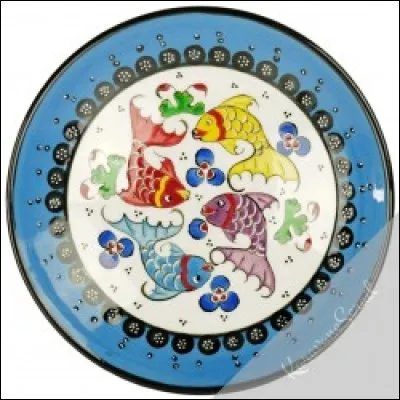 Que ne trouve-t-on jamais dans le plat provençal nommé aïoli royal ?