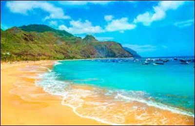 Quelle île ne se situe pas en Méditerranée ?