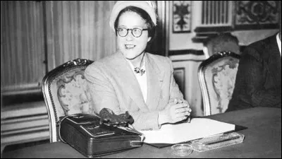 Cette femme politique, ministre de la Santé dans le premier gouvernement de Robert Schuman de novembre 1947 à juillet 1948, a ainsi été la première femme ministre de plein exercice en France. C'est ... Poinso-Chapuis.