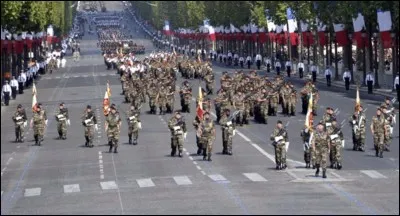 Quel pays célèbre sa fête nationale le 14 juillet ?