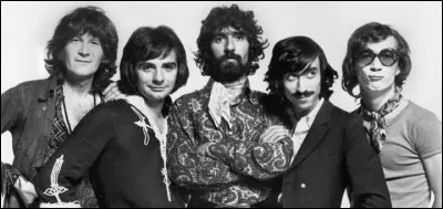 Dans la chanson des Charlots, sortie en 1967, de quoi Paulette est-elle la reine ?