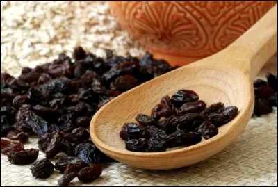 A quelle ville de Grèce peut-on associer une variété de raisins secs ?