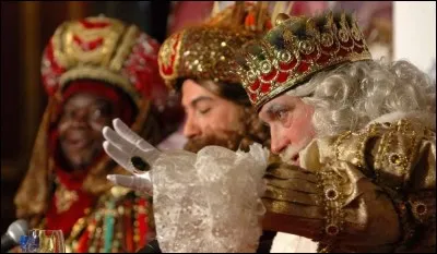 En Italie, ce sont les Rois mages qui apportent les cadeaux aux enfants et non le Père Noël.