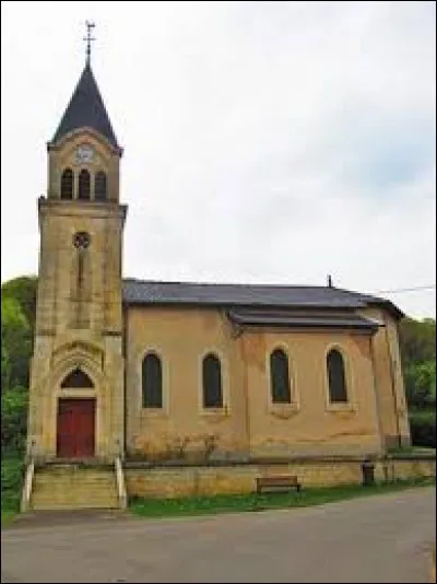Nous sommes dans le Grand-Est devant l'&eacute;glise de la Nativit&eacute;-de-la-Sainte-Vierge de Tr&eacute;sauvaux. Petit village de 70 habitants, dans le parc naturel r&eacute;gional de Lorraine, il se situe dans le d&eacute;partement ...