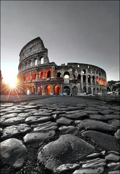 Sous quel empereur, resté célèbre pour la prise de Jérusalem, Rome a-t-elle été incendiée en l'an 80.