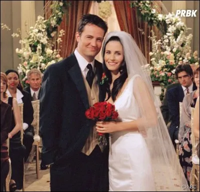 Dans son appartement, Monica a une pièce secrète. Chandler pense qu'elle y cache...