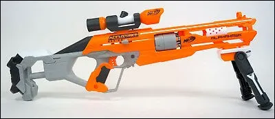 Le Nerf Alphahawk est-il vendu avec viseur et piédestal ?