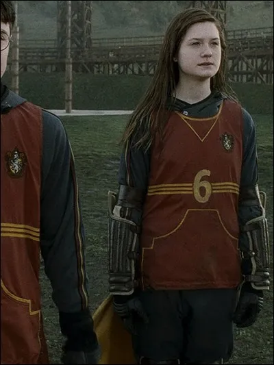 Quelle phrase prononcée par Ginny fait taire l'équipe ?