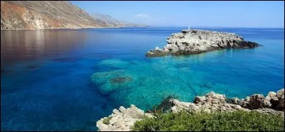 Quelle est la profondeur maximale de la mer &Eacute;g&eacute;e ?