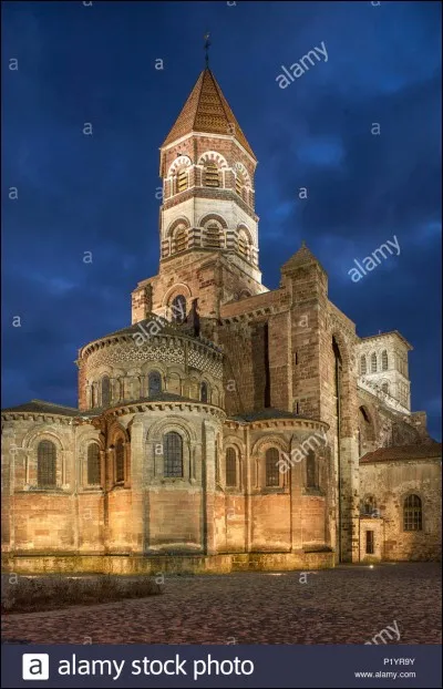 Dans quel département est située la ville de Brioude ?