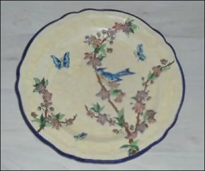 Qu'est ce qui n'entre pas dans la composition de la quenelle sauce Nantua ?