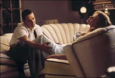 En 1997, est adapt par Curtis Hanson le roman noir de James Ellroy, 'L.A. Confidential'. Qui incarnait la femme fatale, sosie de Veronica Lake, Lynn Bracken ?