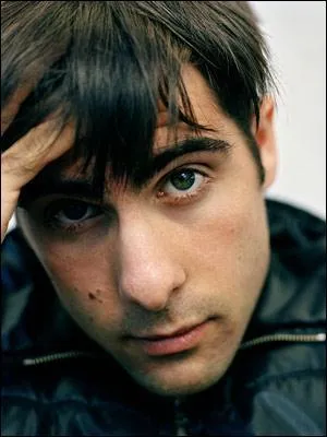 Ce neveu de Francis Ford Coppola est n  L.A. en 1980. Il est connu pour tre le leader des Coconut Records ainsi que pour ses rles dans 'Rushmore' ou encore 'J'adore Huckabees'. C'est ...