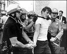 Comment s'appelle l'universit la plus connue de l'Etat o eurent notamment lieu des grves estudiantines contre la Guerre du Vietnam dans les annes 60 ?