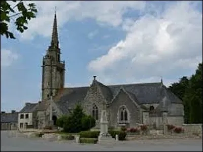 Nous sommes en Bretagne devant l'église Saint-Pierre de Plougras. Village de l'arrondissement de Lannion, dans le Trégor, il se situe dans le département ...
