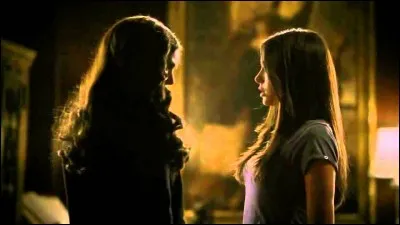 Qui est Elena sur la photo ?