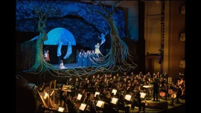 Dans le ballet "Le sacre du printemps" de Stravinsky, de combien de parties l'oeuvre musicale est-elle composée et comment se nomme la première ?