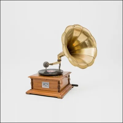 Qui a inventé le phonographe en 1877 ?