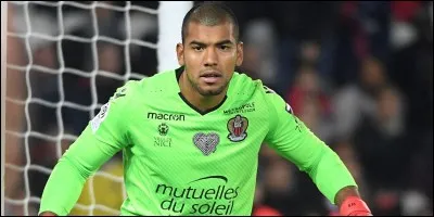 De quel pays est originaire le gardien Walter Benitez ?