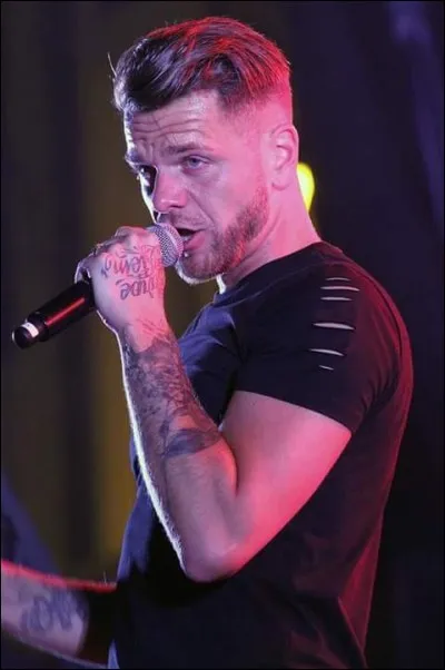 Avec quelle chanson se fait-il connaître ?