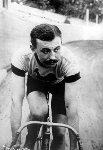 Vainqueur en 1907 puis en 1908, il a été le premier à remporter deux tours. il s'agit de ....