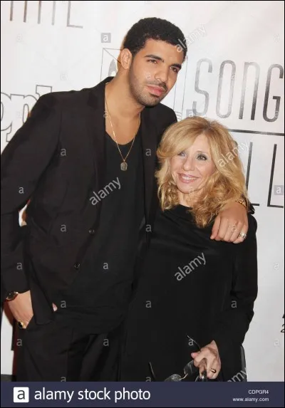 Comment s'appelle sa mère ?