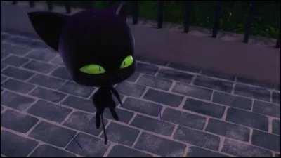 Un kwami est intervenu pour sauver Ladybug alors que la super-héroïne affrontait...