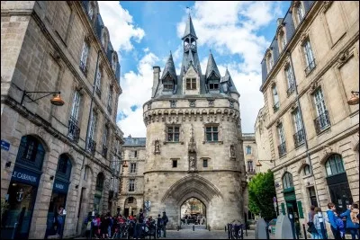 La somme 16 +17 donne comme nom de département :