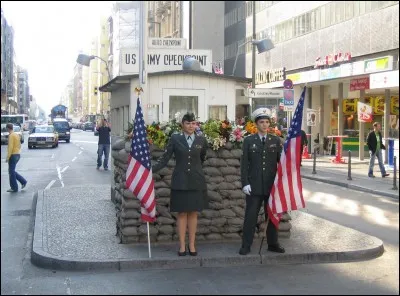 Le Checkpoint Charlie :