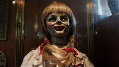 Comment décède la fille des Mullins dans ''Annabelle 2'' ?