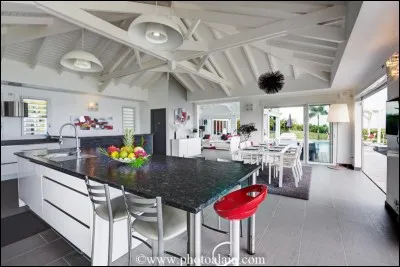 Puis allons à droite dans :