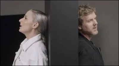 Avec quel duo français partage-t-il un duo sur la chanson "Les lois de l'attraction" en 2019 ?