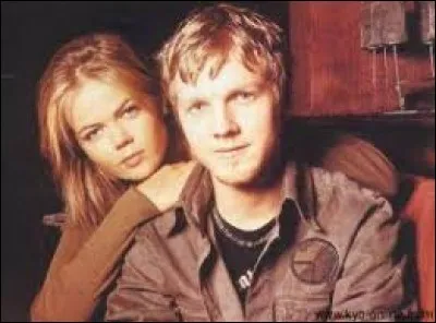 Avec quelle chanteuse partage-t-il un duo sur "Le chemin" ?