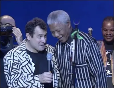 En quelle année est sortie sa chanson "Asimbonanga", dédiée à Nelson Mandela alors emprisonné sur l'île de Robben Island ?