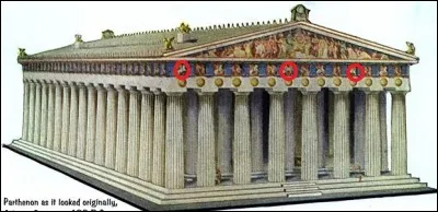 Comment se nomment ces parties visibles sur le Parthénon ?