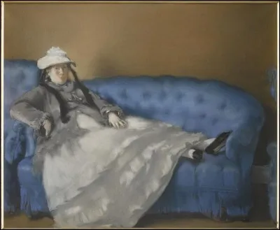 Qui a réalisé le portrait de cette dame sur un canapé bleu ?