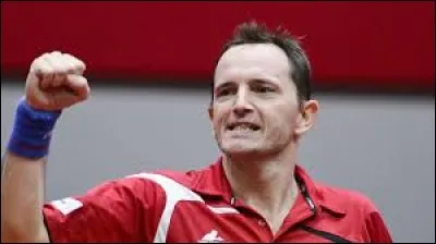 À combien d'olympiades le célèbre pongiste Jean-Michel Saive a-t-il participé ?