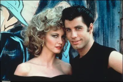 Quel est le prénom du personnage interprété par Olivia Newton-John dans la comédie musicale "Grease" ?