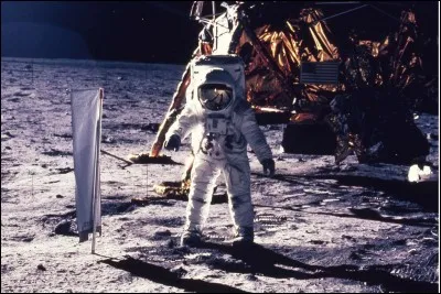 Comment s'appelait la mission durant laquelle le 1er homme a march&eacute; sur la lune ?
