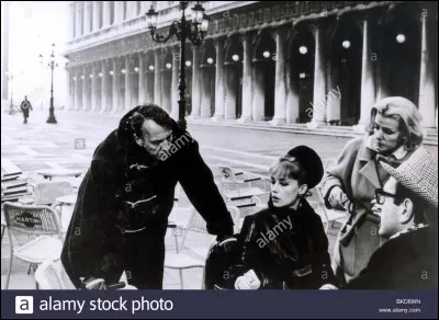 "Eva" est un film interpr&eacute;t&eacute; par Jeanne Moreau.