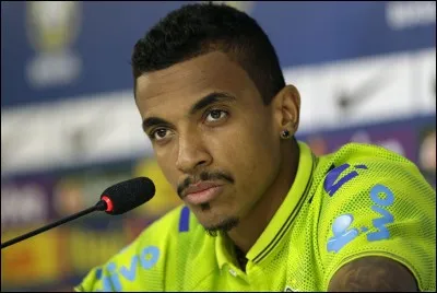 Qui est ce footballeur de nationalité brésilienne ?