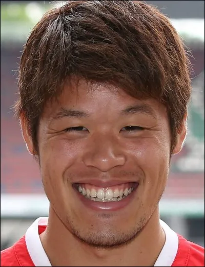 Qui est ce joueur né le 12 avril 1990 à Kashiwa ?