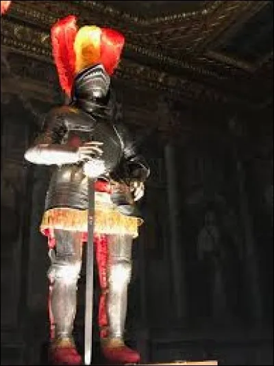 Ce pape revêtu cette armure, fondateur en 1505 de la nouvelle basilique Saint-Pierre et de la garde Suisse. Qui est-il ?