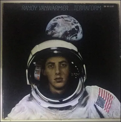 Son album "Terraform" ressemble-t-il à son précédent album ?