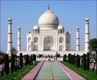 Dans quel pays peut-on voir le Taj Mahal ?