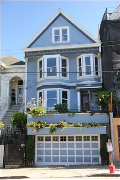 Dans la chanson de Maxime Leforestier "San Francisco", comment entre-t-on dans "la maison bleue" ?