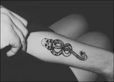 En 6e année, quand Harry Potter voit-il la Marque des Ténèbres de Drago pour la première fois ?