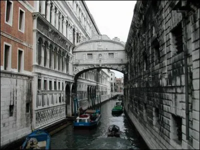Dans quelle ville, le pont des Soupirs (1600) est-il sis ?